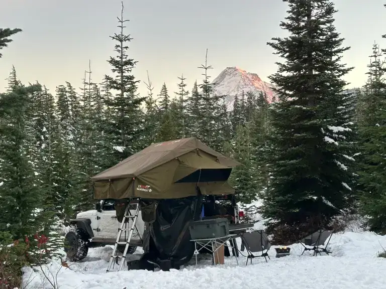 BLM Boondocking in Oregon in a Jeep Gladiator with a rooftop tent.