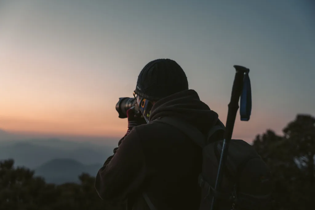 A photographer captures the serene sunrise in Mexico's mountains, showcasing nature's beauty.